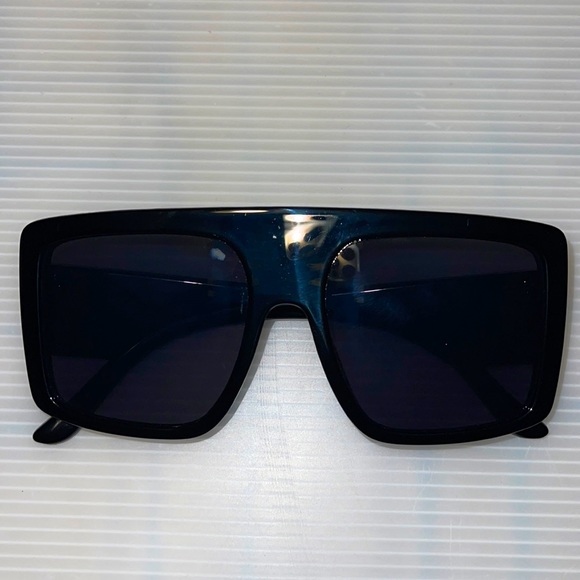 COPY - Oversized All black Sunglasses - Picture 1 of 5